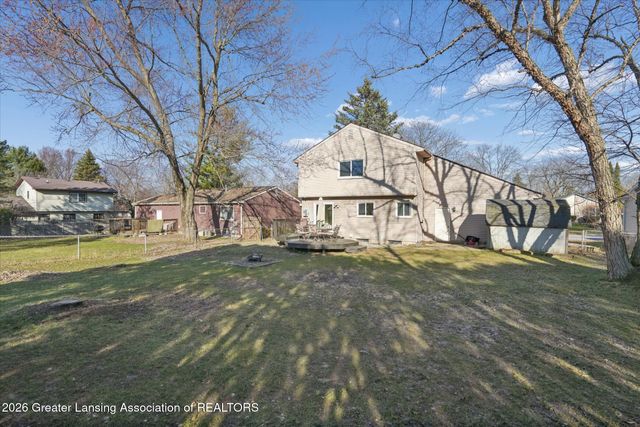 2413 Beacon Hill Drive, Lansing, MI 48906