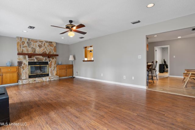 831 Graveline Road, Gautier, MS 39553