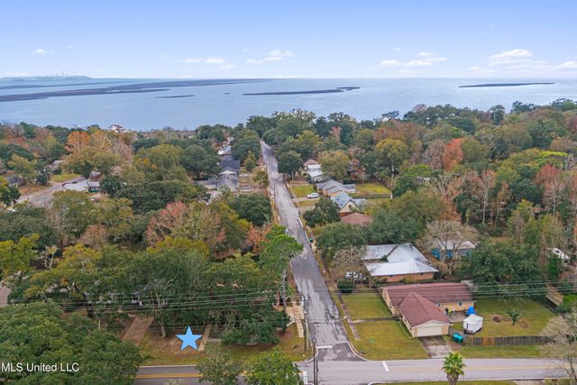 831 Graveline Road, Gautier, MS 39553