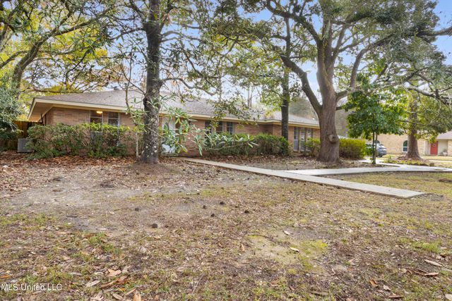 831 Graveline Road, Gautier, MS 39553