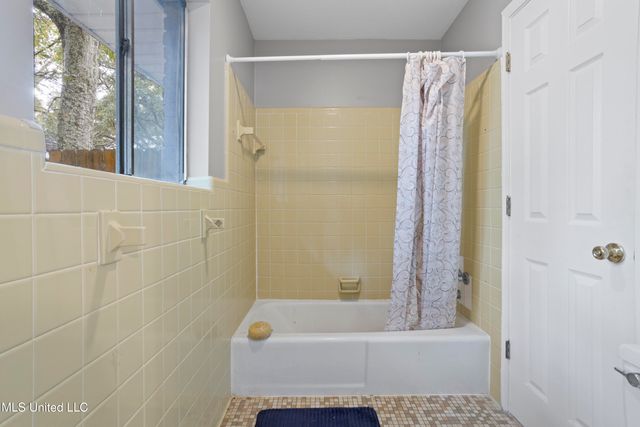 831 Graveline Road, Gautier, MS 39553