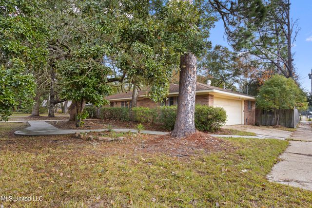 831 Graveline Road, Gautier, MS 39553