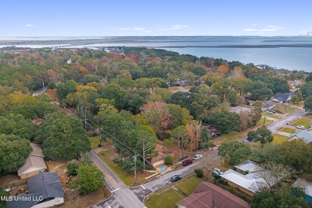 831 Graveline Road, Gautier, MS 39553