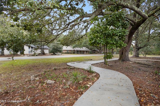 831 Graveline Road, Gautier, MS 39553