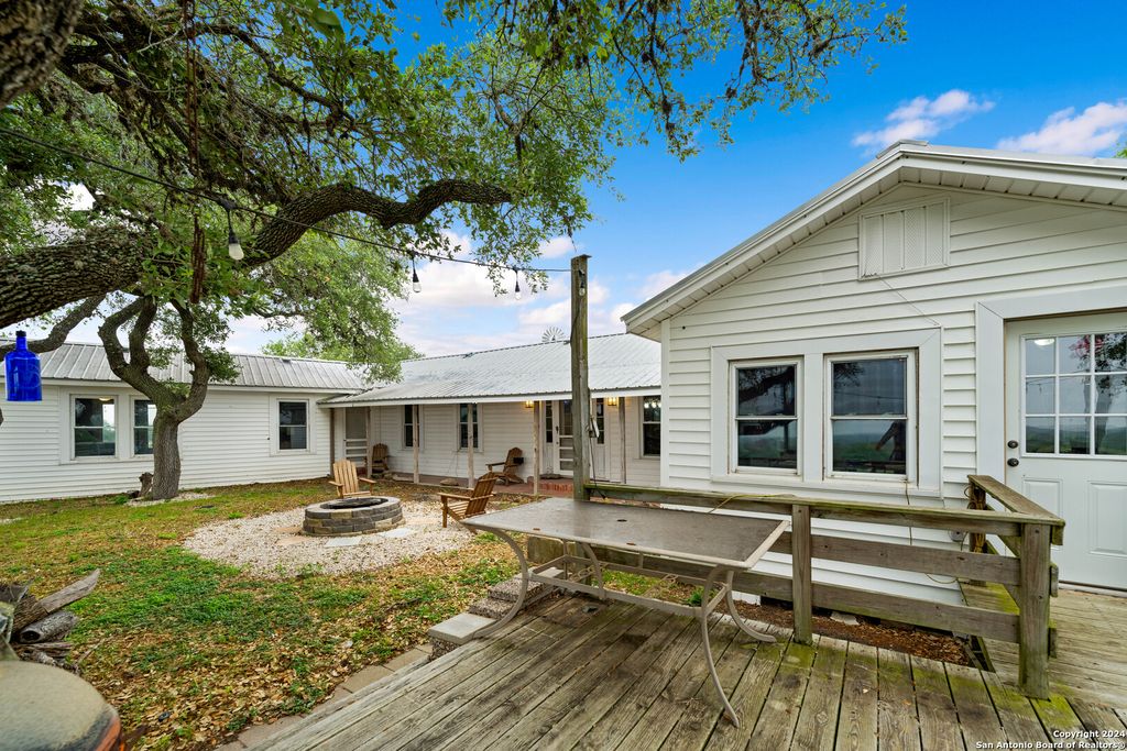 10801 County Road 116, Kenedy, TX 78119