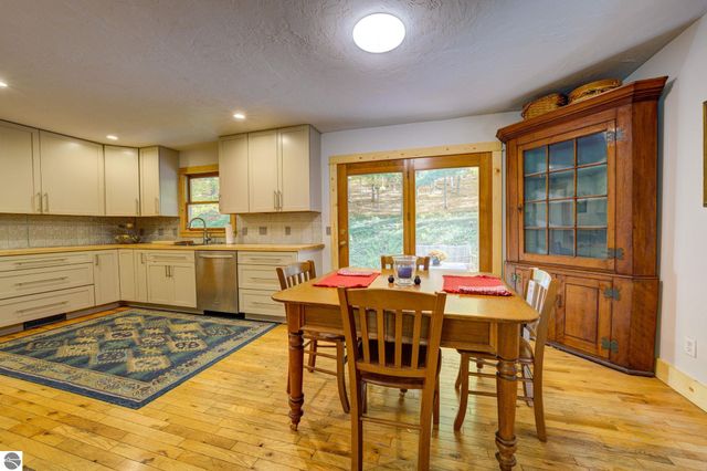 9144 E Hoxie Road, Cedar, MI 49621