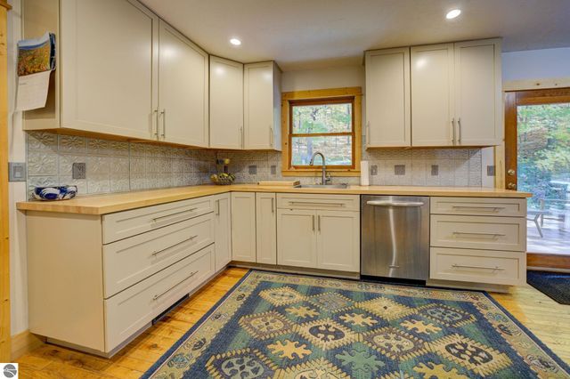 9144 E Hoxie Road, Cedar, MI 49621