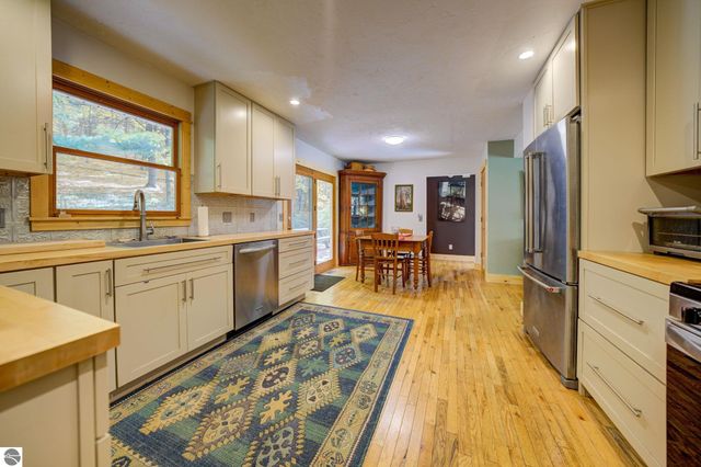 9144 E Hoxie Road, Cedar, MI 49621