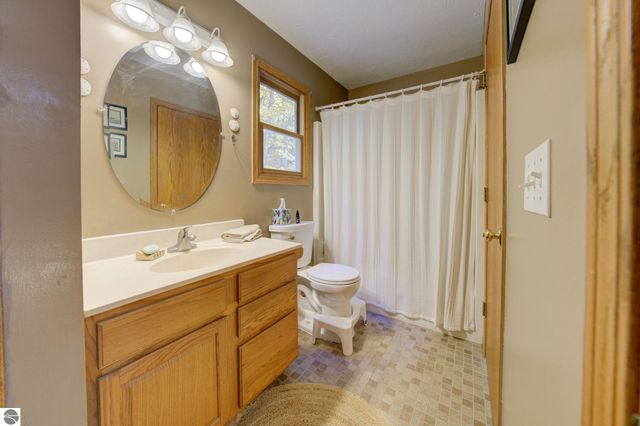 9144 E Hoxie Road, Cedar, MI 49621