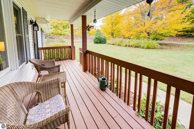 9144 E Hoxie Road, Cedar, MI 49621