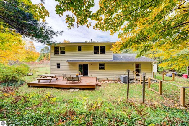 9144 E Hoxie Road, Cedar, MI 49621