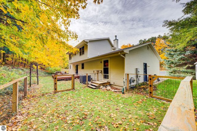 9144 E Hoxie Road, Cedar, MI 49621