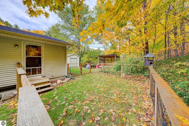 9144 E Hoxie Road, Cedar, MI 49621