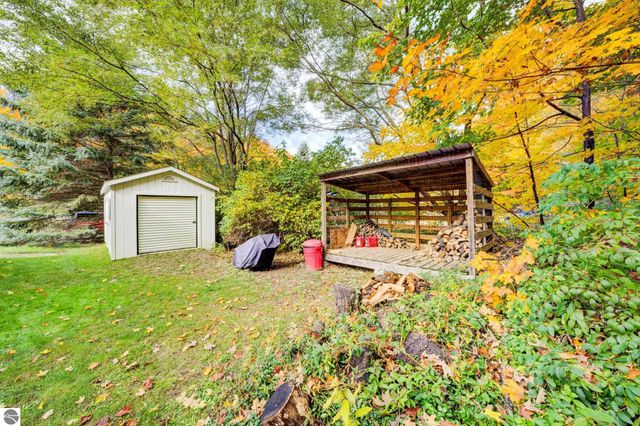 9144 E Hoxie Road, Cedar, MI 49621