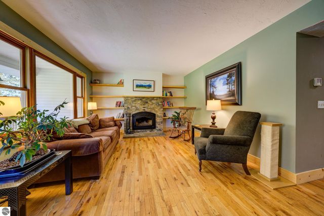 9144 E Hoxie Road, Cedar, MI 49621