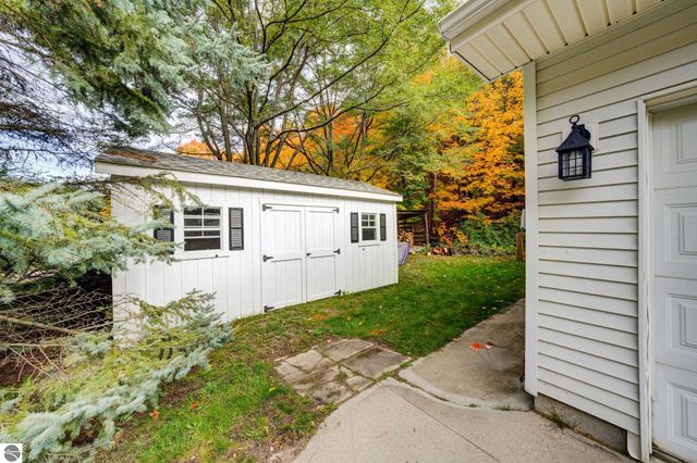 9144 E Hoxie Road, Cedar, MI 49621