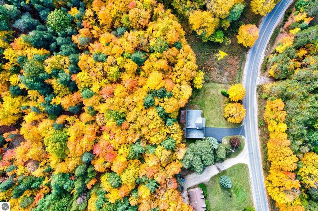 9144 E Hoxie Road, Cedar, MI 49621