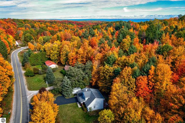 9144 E Hoxie Road, Cedar, MI 49621