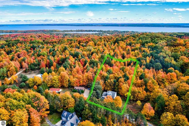 9144 E Hoxie Road, Cedar, MI 49621