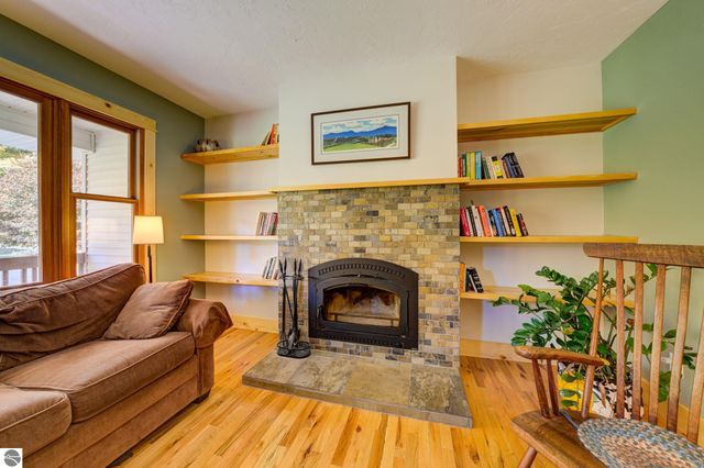 9144 E Hoxie Road, Cedar, MI 49621