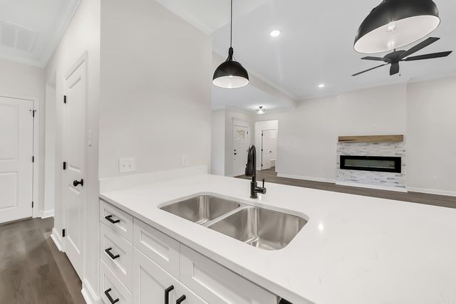 13 Wolfsbridge Loop, Cabot, AR 72023