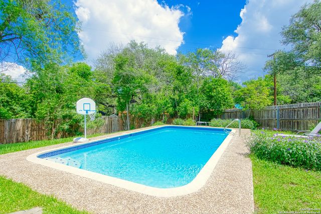 8715 Oak Ledge, San Antonio, TX 78217