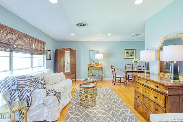 8715 Oak Ledge, San Antonio, TX 78217