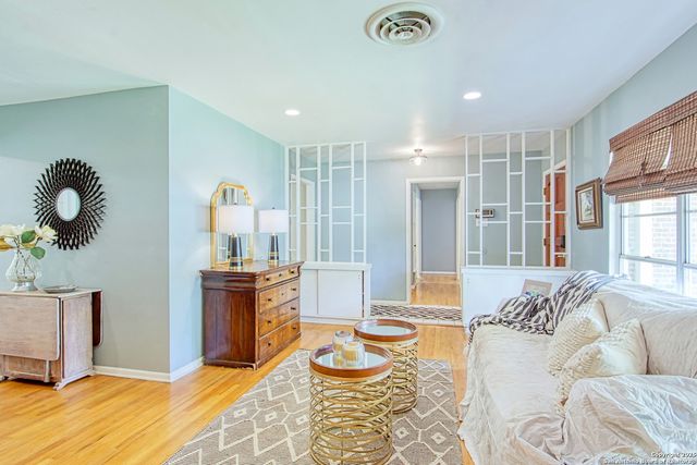 8715 Oak Ledge, San Antonio, TX 78217