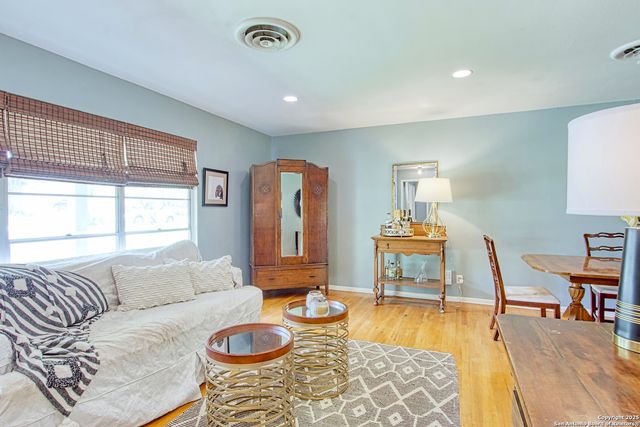 8715 Oak Ledge, San Antonio, TX 78217
