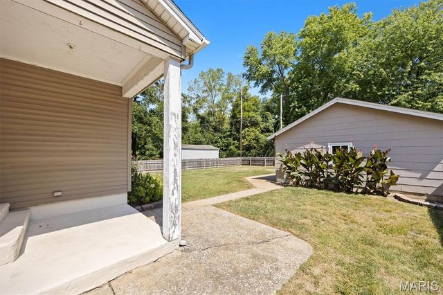 2911 Fredericka Street, Belleville, IL 62226