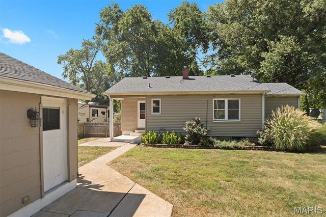 2911 Fredericka Street, Belleville, IL 62226