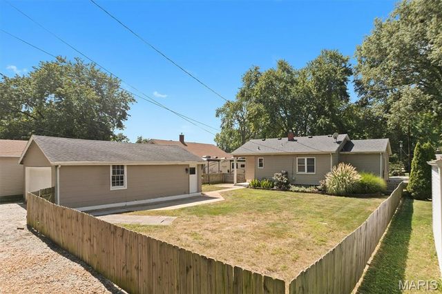2911 Fredericka Street, Belleville, IL 62226
