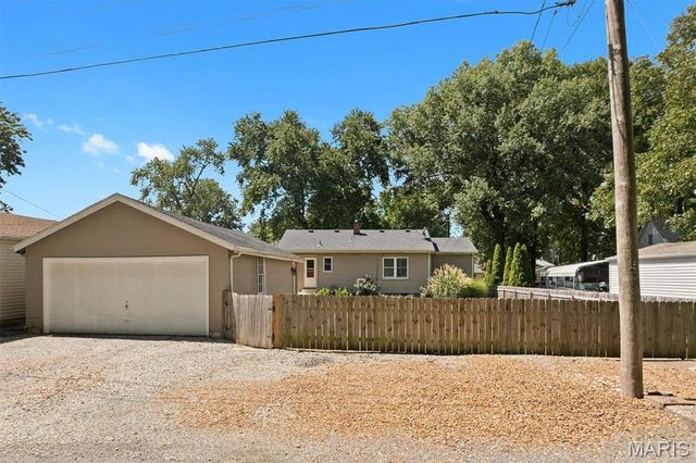 2911 Fredericka Street, Belleville, IL 62226