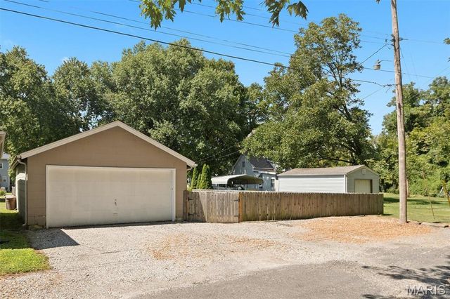 2911 Fredericka Street, Belleville, IL 62226