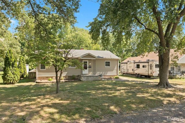2911 Fredericka Street, Belleville, IL 62226