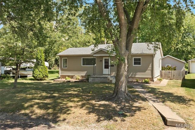 2911 Fredericka Street, Belleville, IL 62226