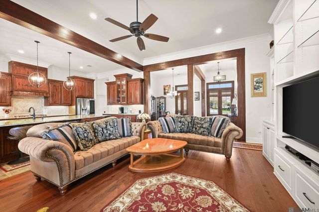 2631 Tiger Crossing Dr, Baton Rouge, LA 70810