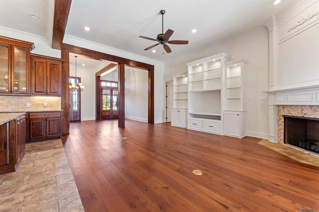 2631 Tiger Crossing Dr, Baton Rouge, LA 70810