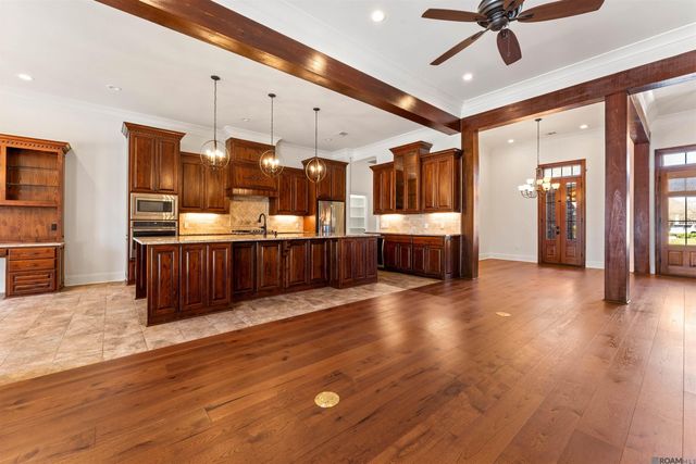 2631 Tiger Crossing Dr, Baton Rouge, LA 70810