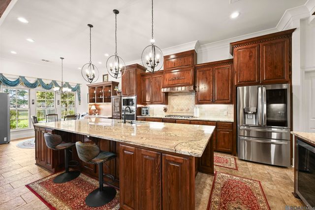 2631 Tiger Crossing Dr, Baton Rouge, LA 70810