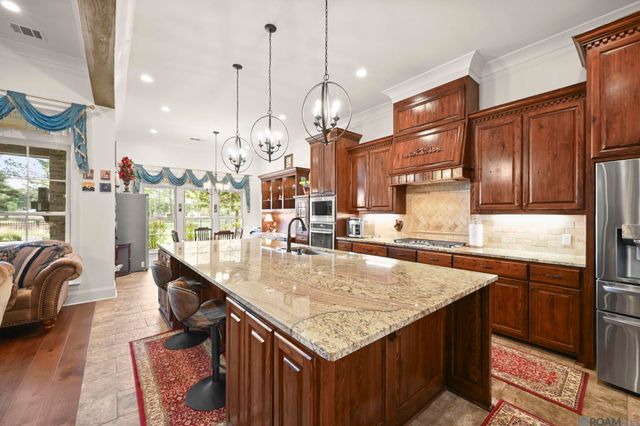 2631 Tiger Crossing Dr, Baton Rouge, LA 70810