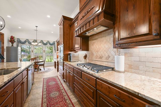 2631 Tiger Crossing Dr, Baton Rouge, LA 70810