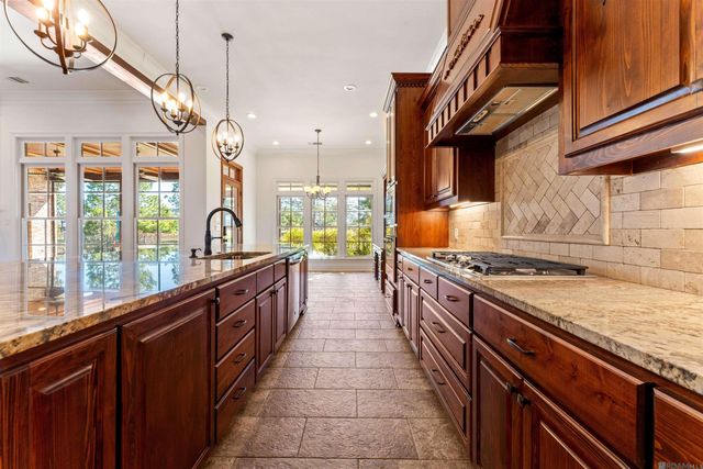 2631 Tiger Crossing Dr, Baton Rouge, LA 70810