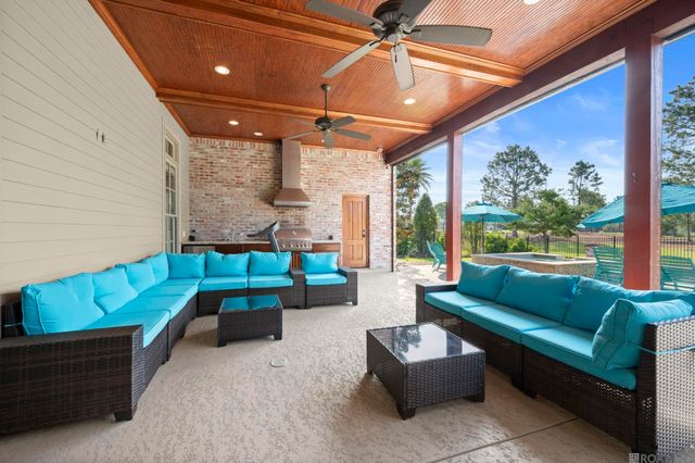 2631 Tiger Crossing Dr, Baton Rouge, LA 70810