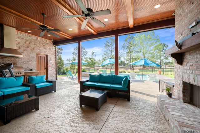 2631 Tiger Crossing Dr, Baton Rouge, LA 70810