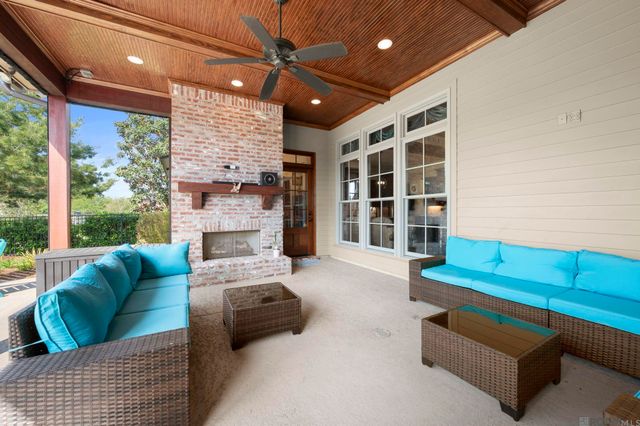 2631 Tiger Crossing Dr, Baton Rouge, LA 70810