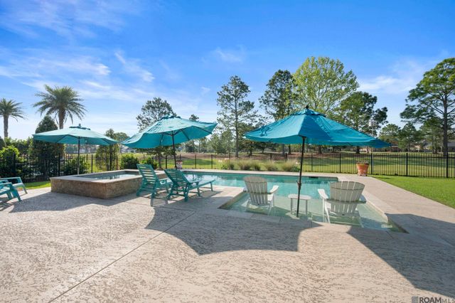 2631 Tiger Crossing Dr, Baton Rouge, LA 70810