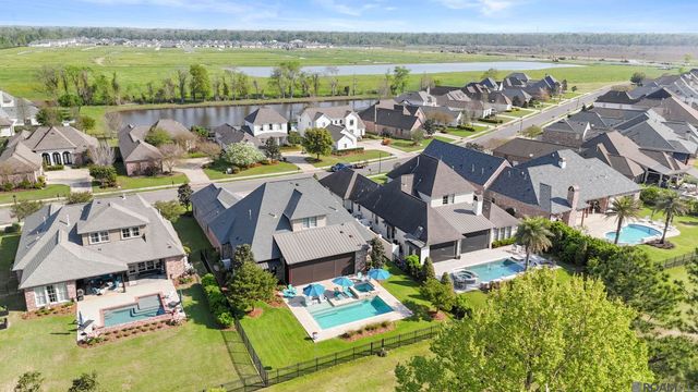 2631 Tiger Crossing Dr, Baton Rouge, LA 70810