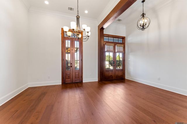 2631 Tiger Crossing Dr, Baton Rouge, LA 70810