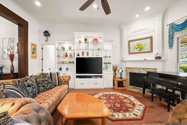 2631 Tiger Crossing Dr, Baton Rouge, LA 70810